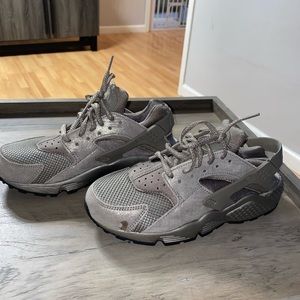 Women’s Nike huaraches